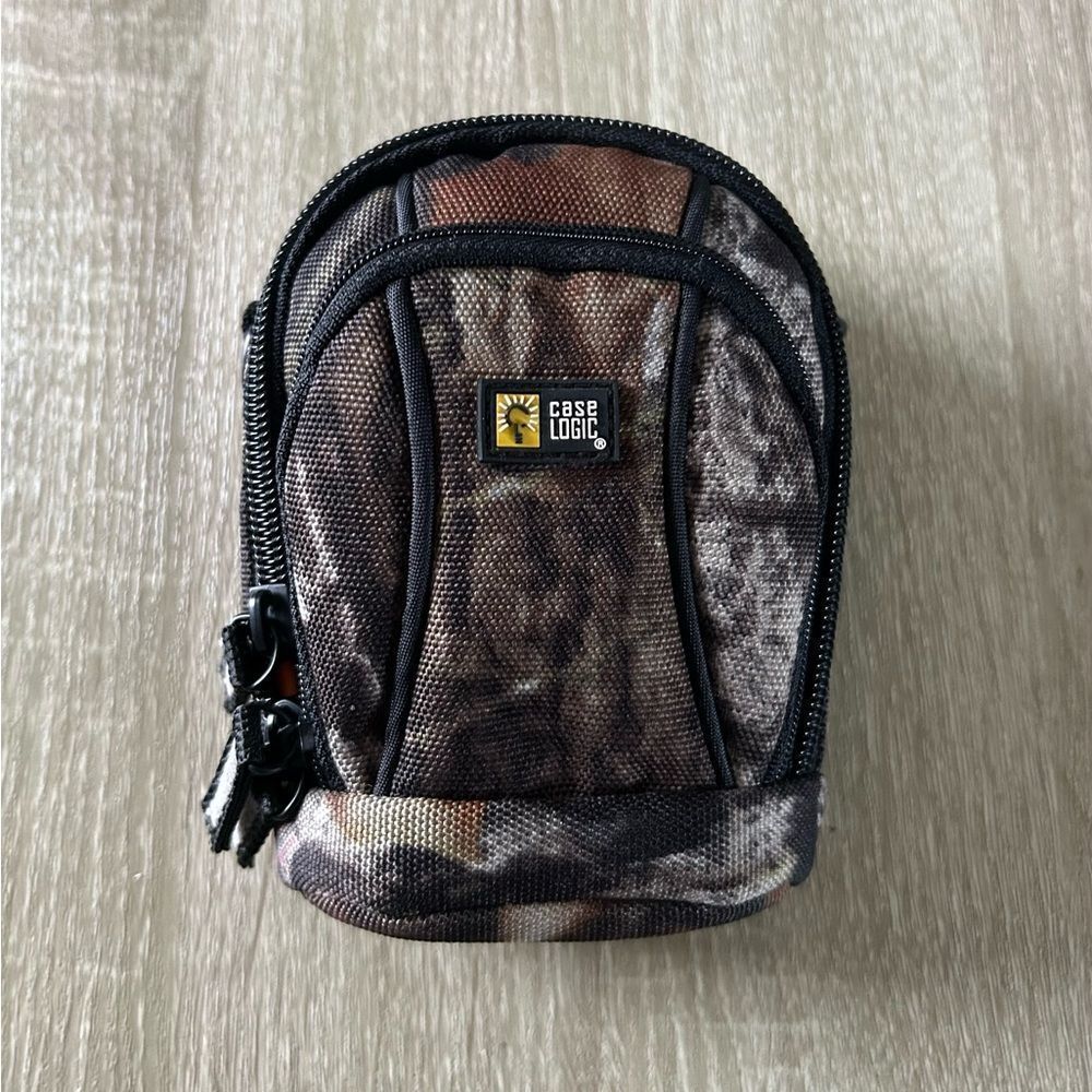 NWOT … CASE LOGIC “Camouflage” Case / Pouch